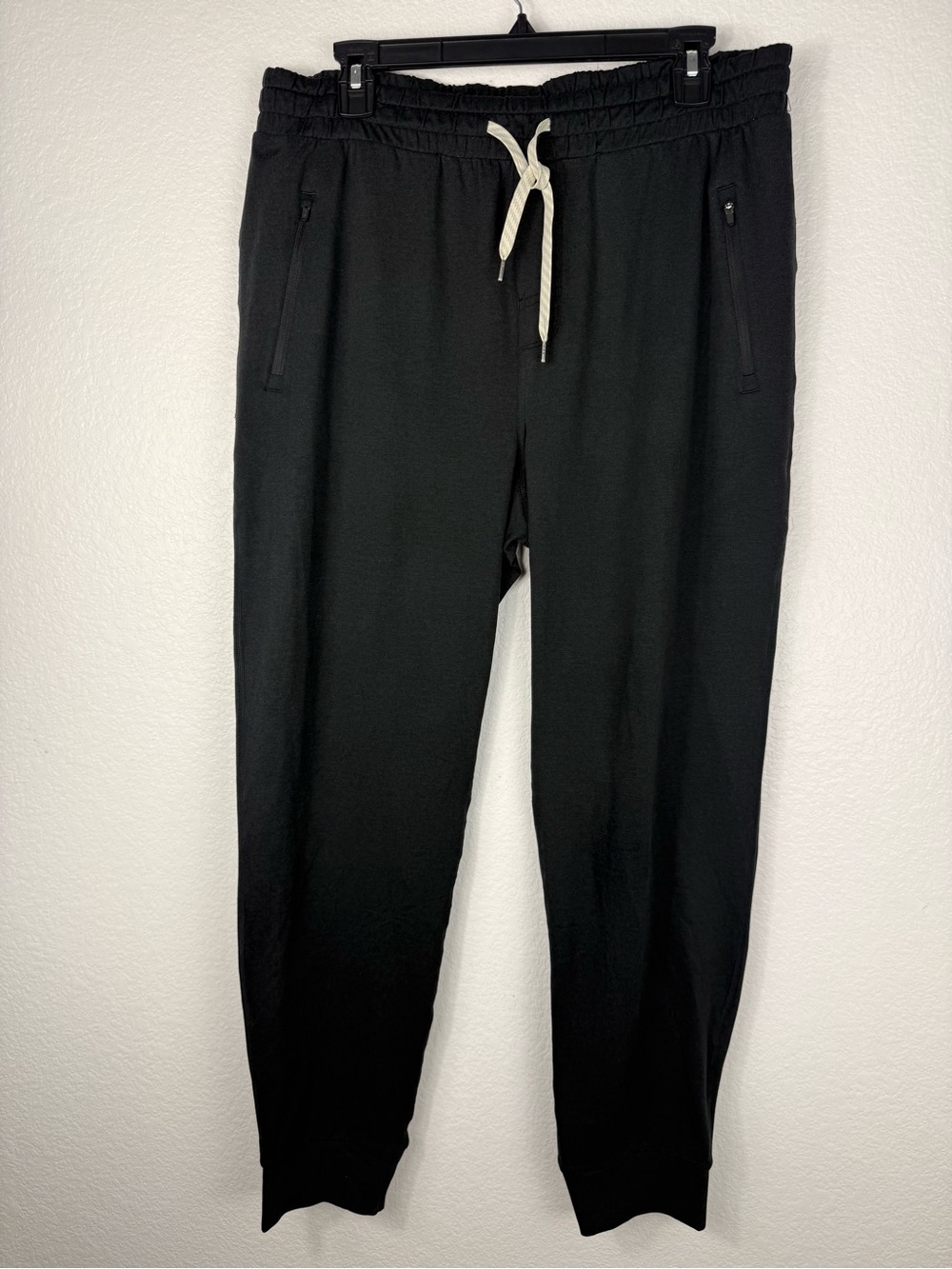 Vuori women black jogger size XL